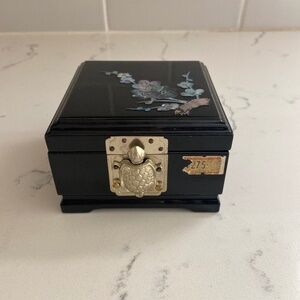 Vintage Mother of Pearl Inlay Jewelry Box Black Lacquer Turtle Clasp